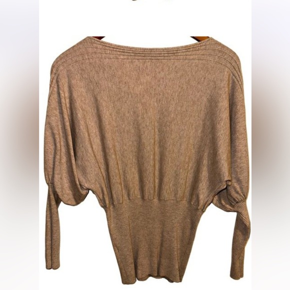 M&V Women’s Heart Sweater - Picture 2 of 3